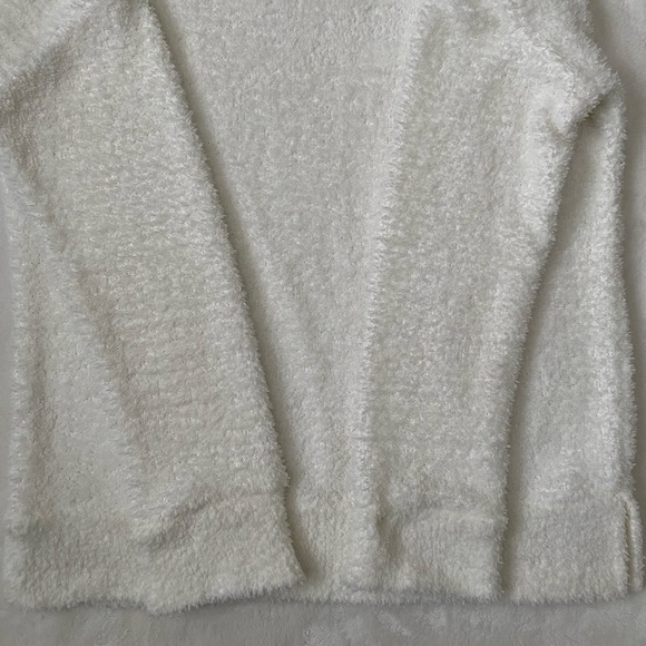 ⭐️ Stars Above Ivory Fuzzy Sweater XS - Picture 9 of 10